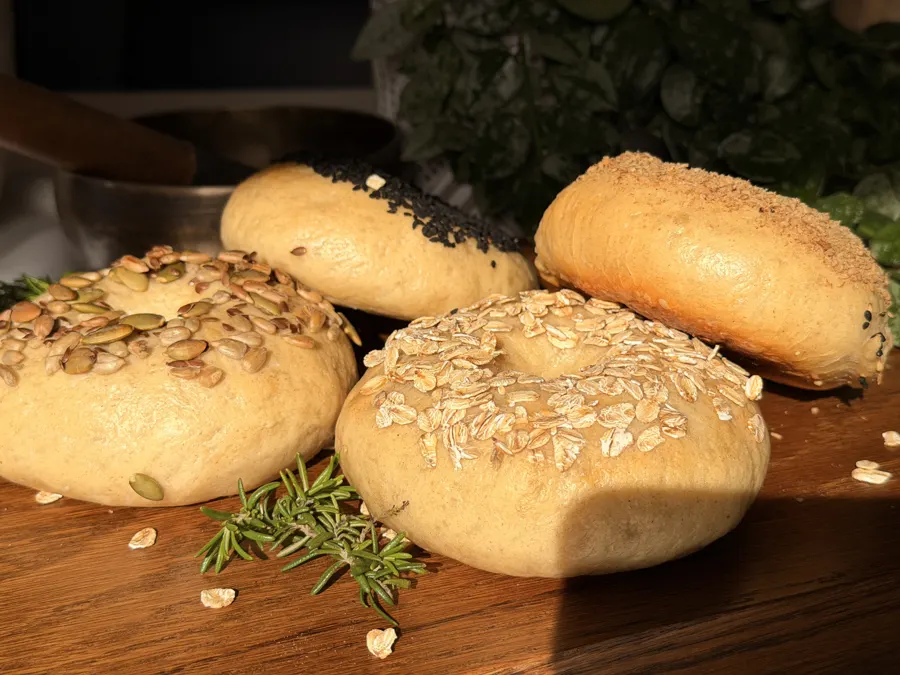 Baraké bagels on a wooden board